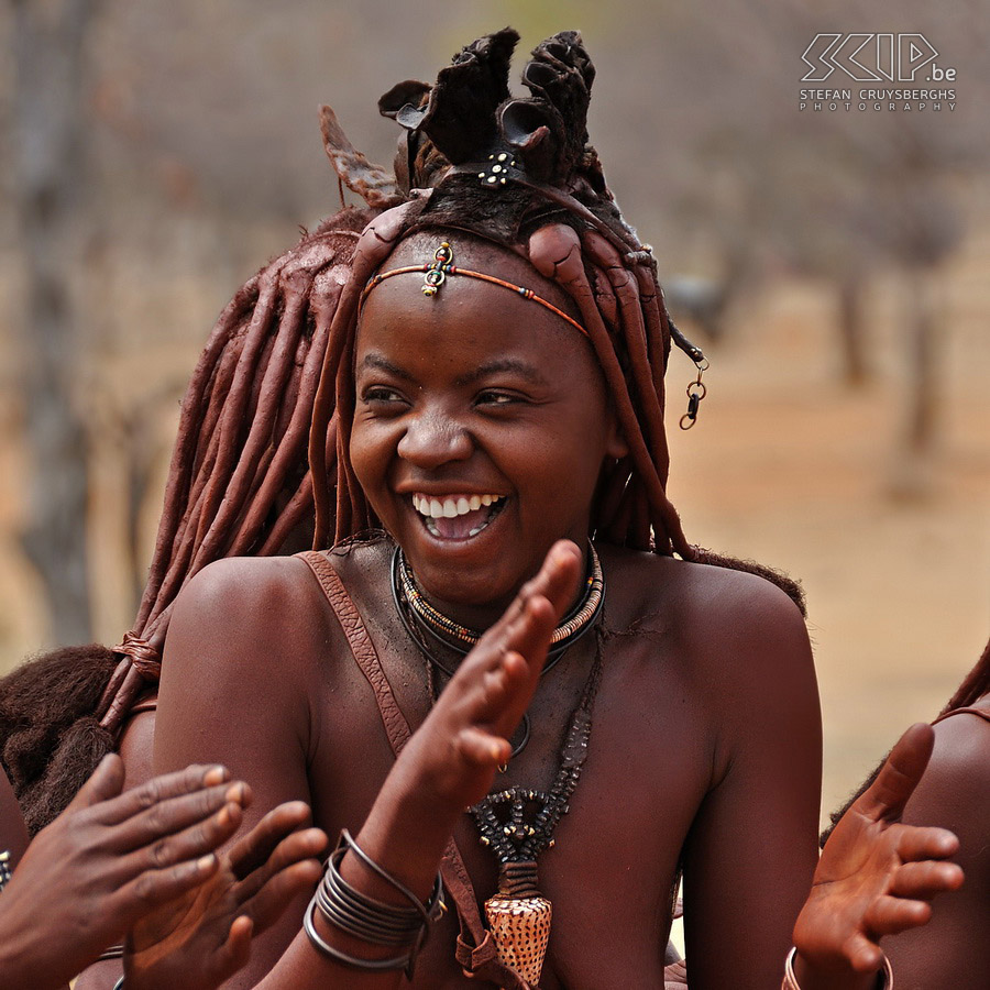 Omangete Dansende Himba Vrouwen